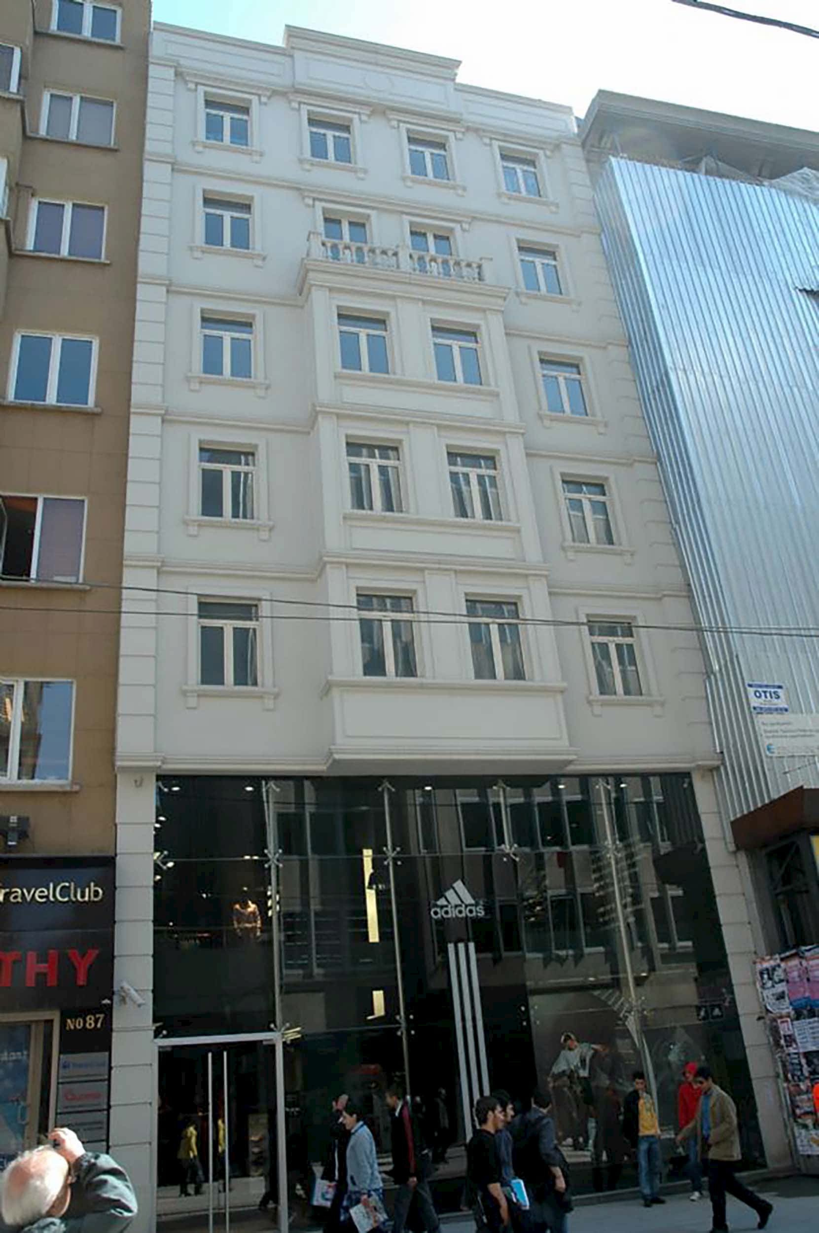 Fibrobeton Adidas Mağazası, Taksim