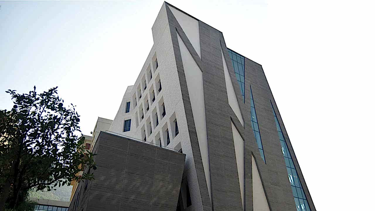 Fibrobeton İzmir Ekonomi Üniversitesi Yabancı Diller Yüksek Okulu, Balçova